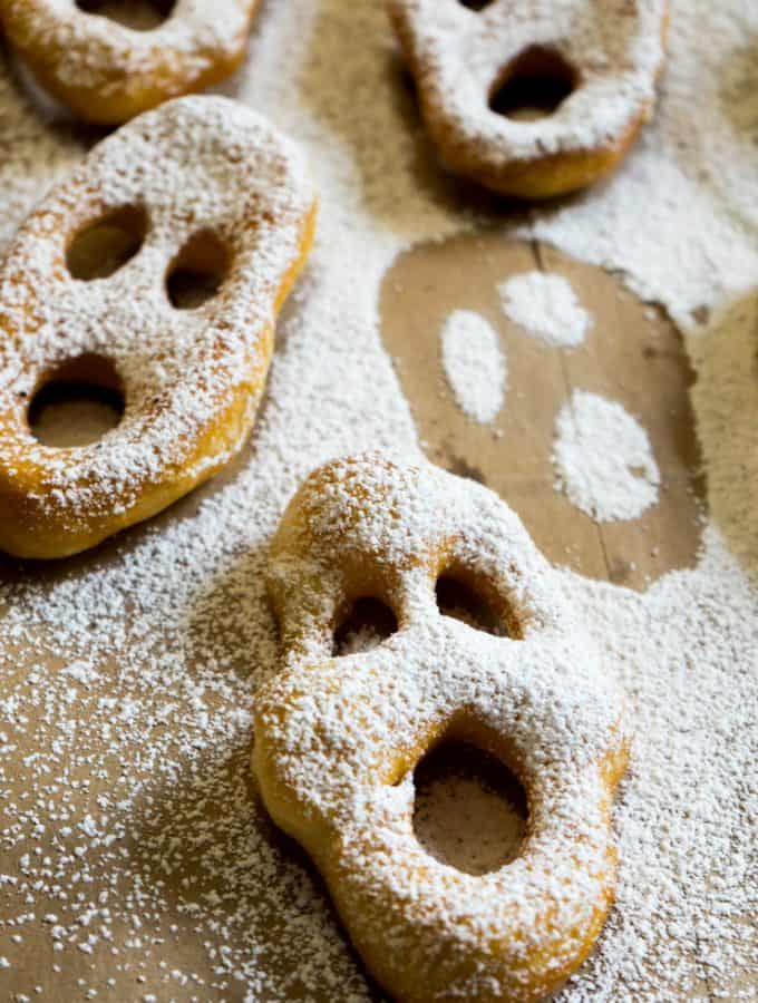 These Screaming Ghost Donuts are the perfect easy dessert for a creepy party this halloween! They are so easy to make using refrigerated biscuit dough and are always a hit!