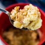 Coffee Cake In A Mug-- the perfect remedy for a sugar craving when you don't want to spend a lot of time or heat up the oven. #coffee #cake #microwave #mug
