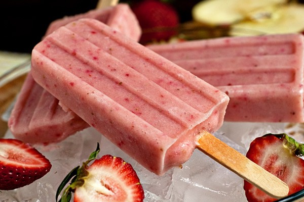 Strawberry Banana Smoothie Pops | heatherlikesfood.com