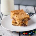 Chocolate Chip Cookie Cake Bars: Soft and creamy like cake with all the flavor of a chocolate chip cookie!