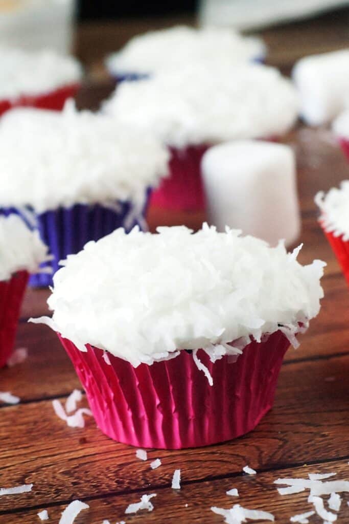 Snowball Cupcakes | heatherliksfood.com