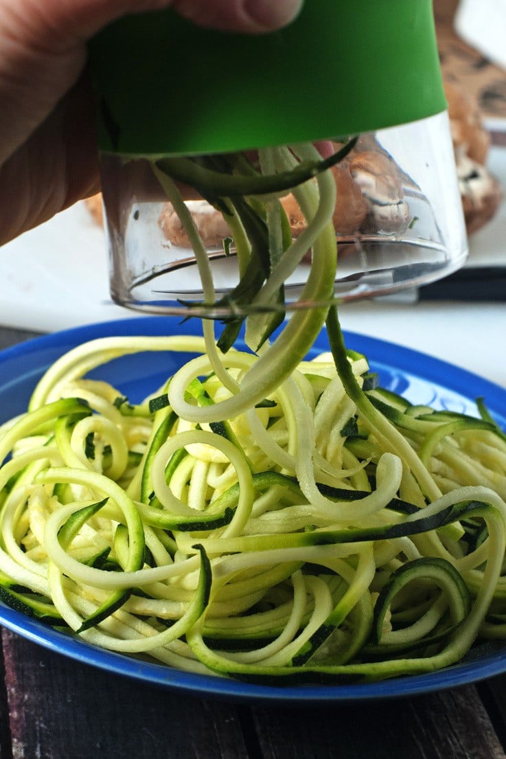 How to Make Zucchini Noodles {ZOODLES}- Mama Loves Food