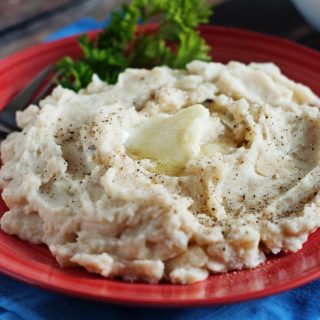 Super Creamy Crock Pot Mashed Potatoes (+ Video!)