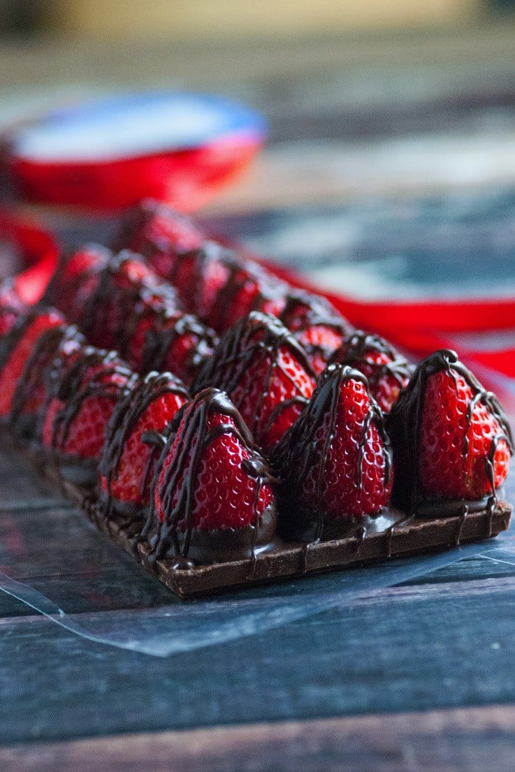Chocolate Covered Strawberry Candy Bars- a perfect gift for Valentine's Day
