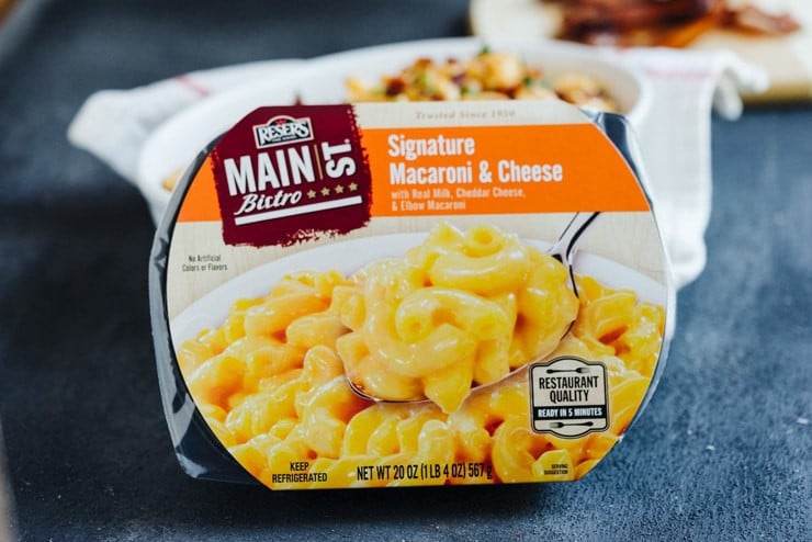 All the things you love about creamy macaroni and cheese made a little bit sassier with the addition of zesty green chiles and smoky candied bacon. This kicked-up version will definitely have you coming back for seconds!