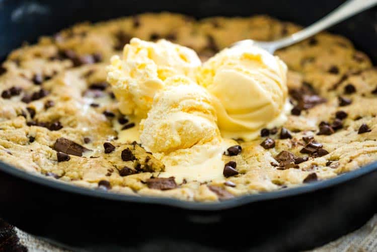 Chocolate Chunk Pizookie – Like Mother, Like Daughter