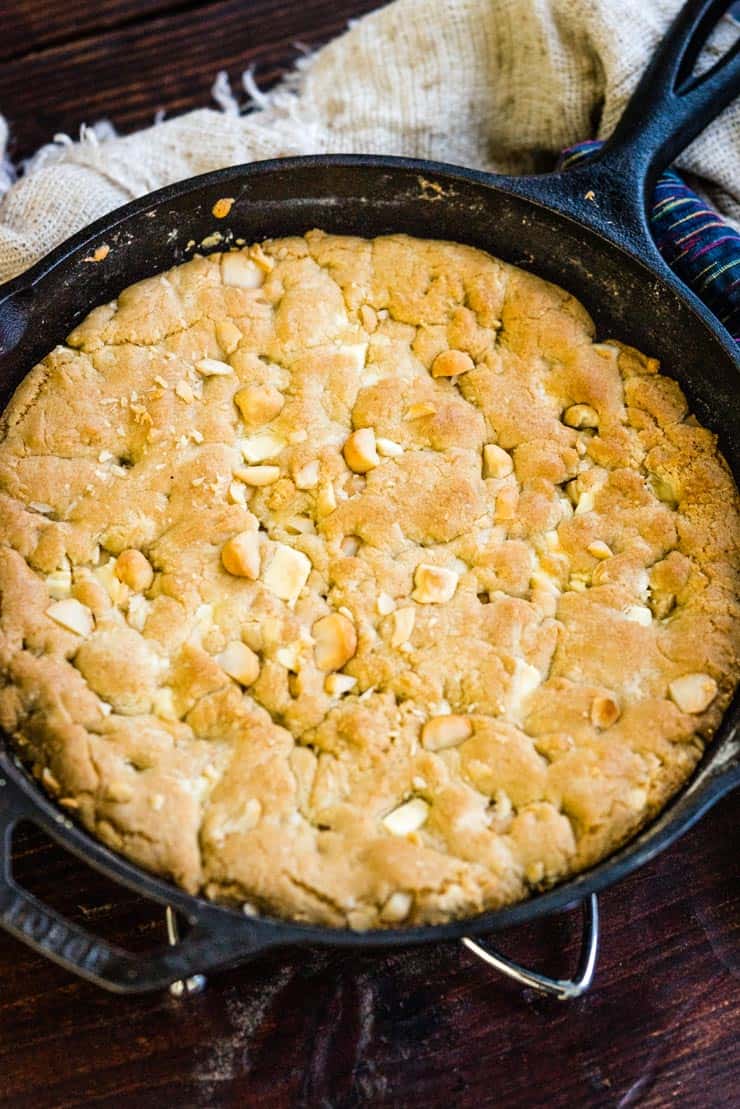 https://heatherlikesfood.com/wp-content/uploads/2019/03/White-Chocolate-Macadamia-Nut-Pizookie2.jpg